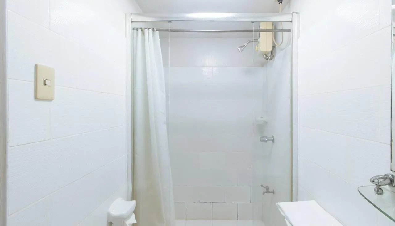 El Rico Suite Makati By Reddoorz Makati City Hotel