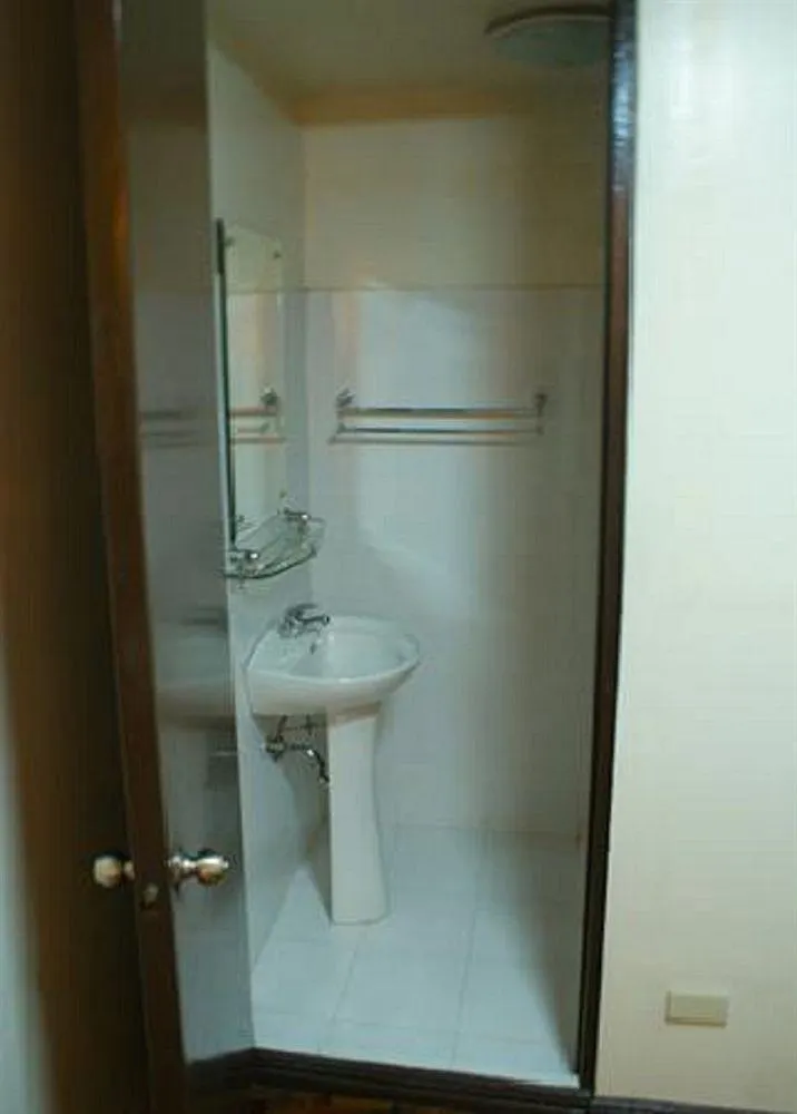 ** Hotel El Rico Suite Makati By Reddoorz Makati City Philippines